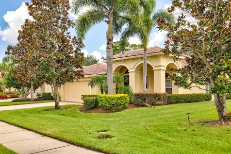 8908 Champions Way Port Saint Lucie FL 34986