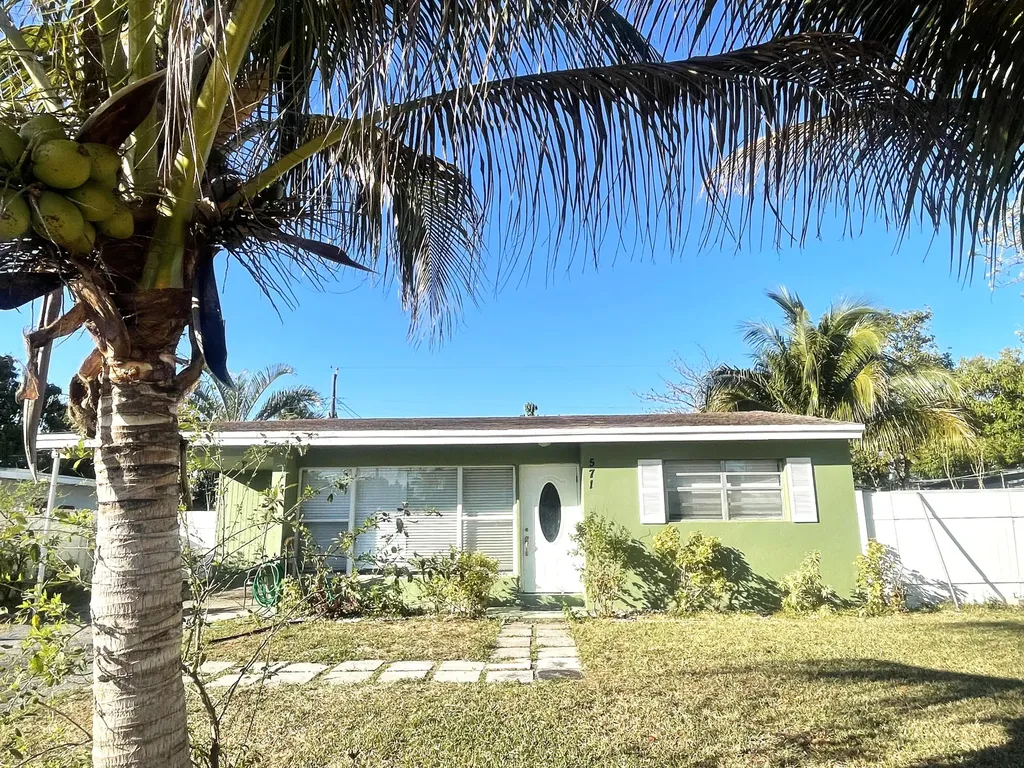 571 Sioux Road Lake Worth FL 33462