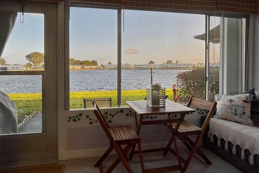1116 Lake Terrace Boynton Beach FL 33426