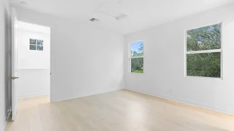 108 Se Via Tirso Port Saint Lucie FL 34952