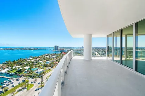 220 Lake Shore Drive Lake Park FL 33403