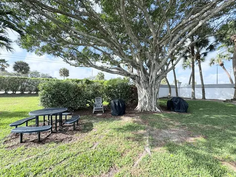 284 Flanders F Delray Beach FL 33484