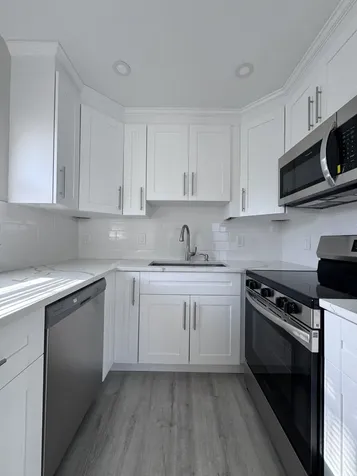 284 Flanders F Delray Beach FL 33484