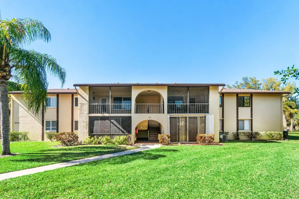 322 Pine Ridge Circle Greenacres FL 33463