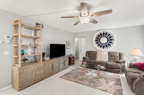 114 Lake Pine Circle Greenacres FL 33463