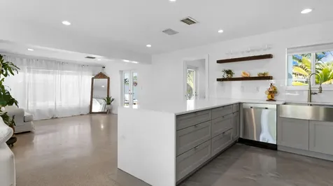 909 Se 16th Place Deerfield Beach FL 33441