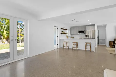 909 Se 16th Place Deerfield Beach FL 33441