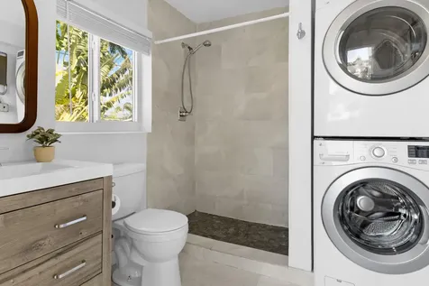 909 Se 16th Place Deerfield Beach FL 33441