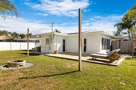 909 Se 16th Place Deerfield Beach FL 33441
