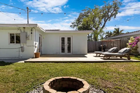 909 Se 16th Place Deerfield Beach FL 33441