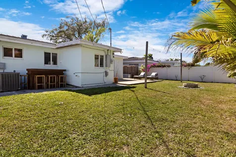 909 Se 16th Place Deerfield Beach FL 33441