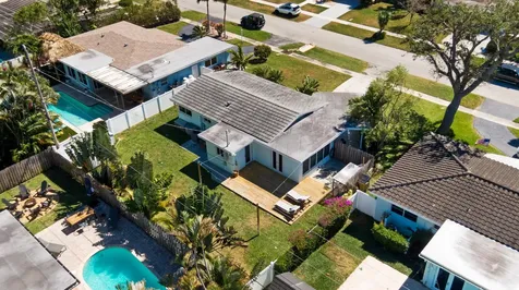 909 Se 16th Place Deerfield Beach FL 33441