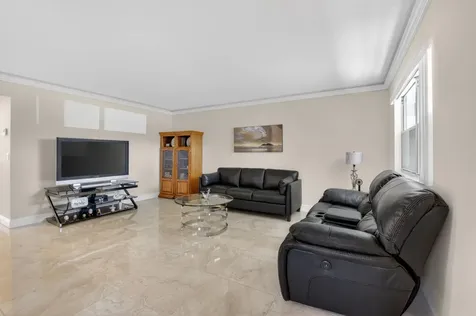 205 Flanders E Delray Beach FL 33484