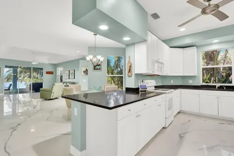 3265 Lakeshore Drive Hutchinson Island FL 34949