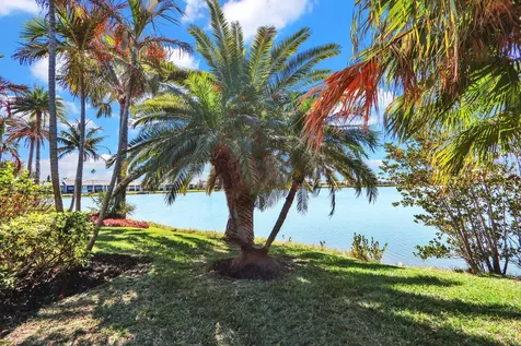 3265 Lakeshore Drive Hutchinson Island FL 34949