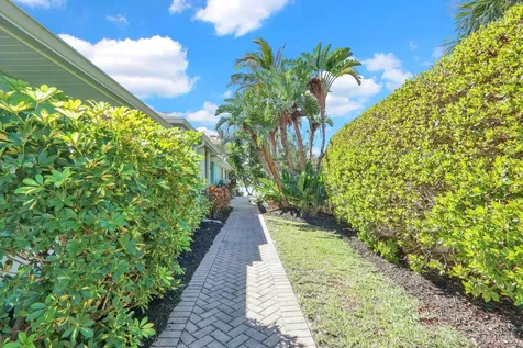3265 Lakeshore Drive Hutchinson Island FL 34949