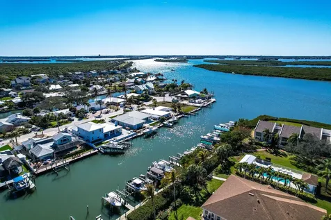 3265 Lakeshore Drive Hutchinson Island FL 34949