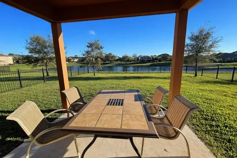 1586 Lexington Square Vero Beach FL 32962