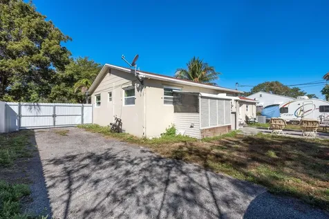 3914 Serubi Avenue Palm Springs FL 33461