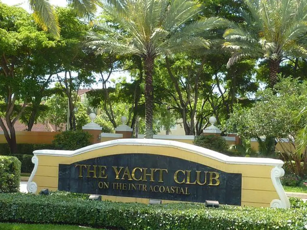 160 Yacht Club Way Hypoluxo FL 33462