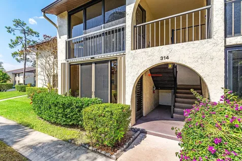 314 Knotty Pine Circle Greenacres FL 33463