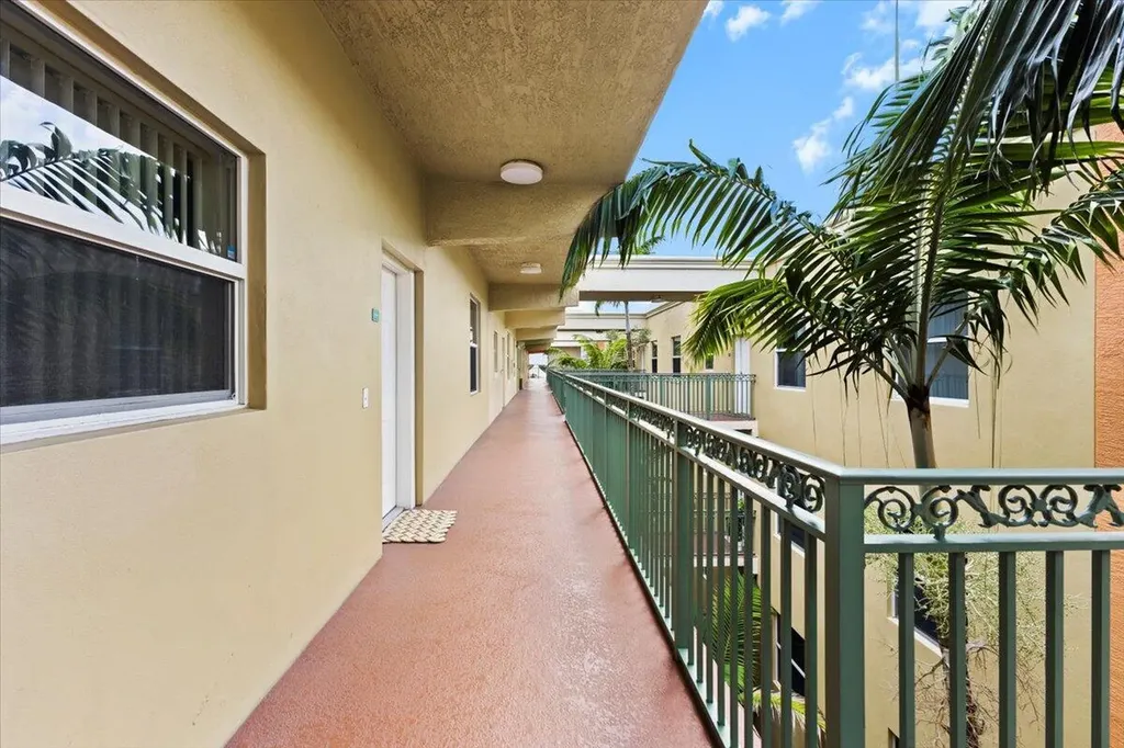 1620 Presidential Way West Palm Beach FL 33401