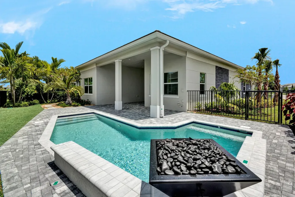 10005 Driftwood Way Palm Beach Gardens FL 33412