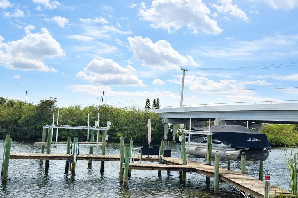461 Se Pine Road Port Saint Lucie FL 34984