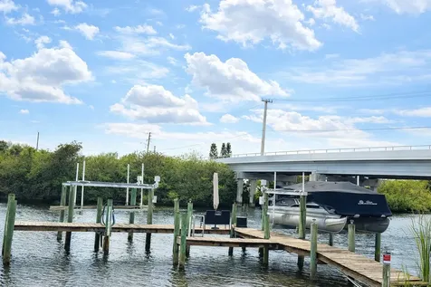 461 Se Pine Road Port Saint Lucie FL 34984