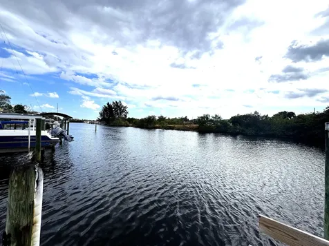 461 Se Pine Road Port Saint Lucie FL 34984