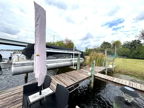 461 Se Pine Road Port Saint Lucie FL 34984
