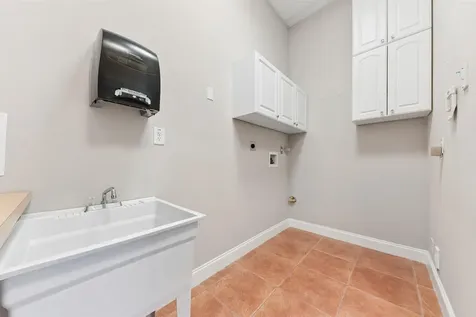 826 N Dixie Highway Lantana FL 33462