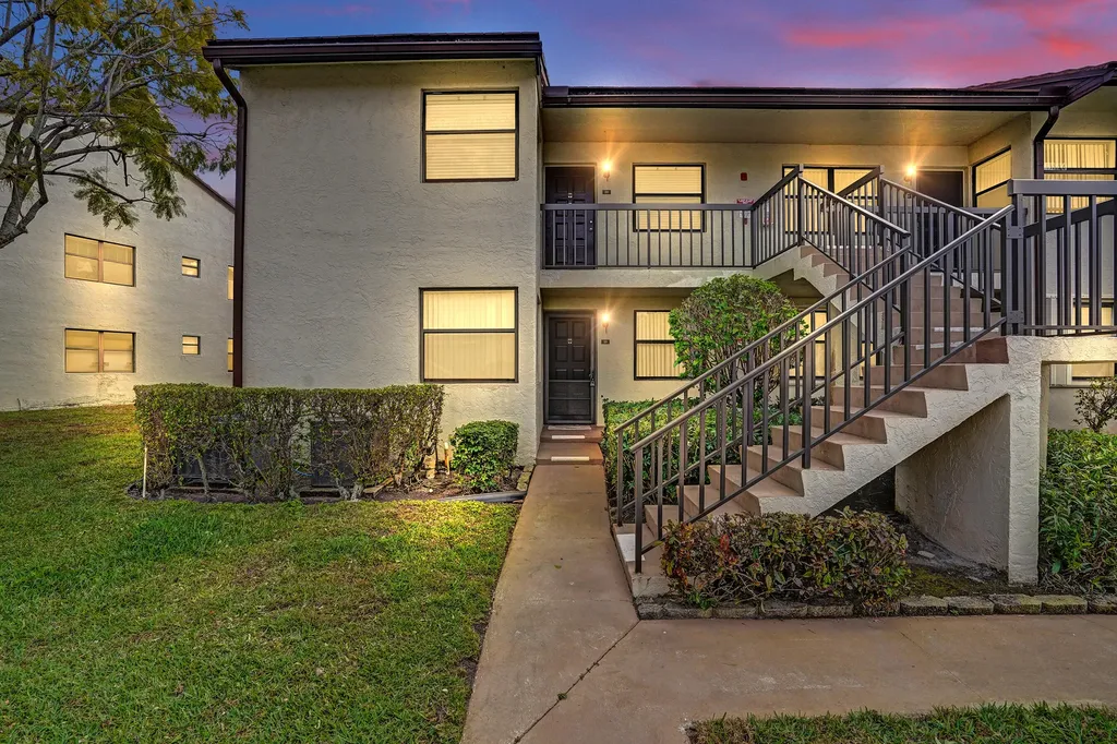 7674 Tahiti Lane Lake Worth FL 33467