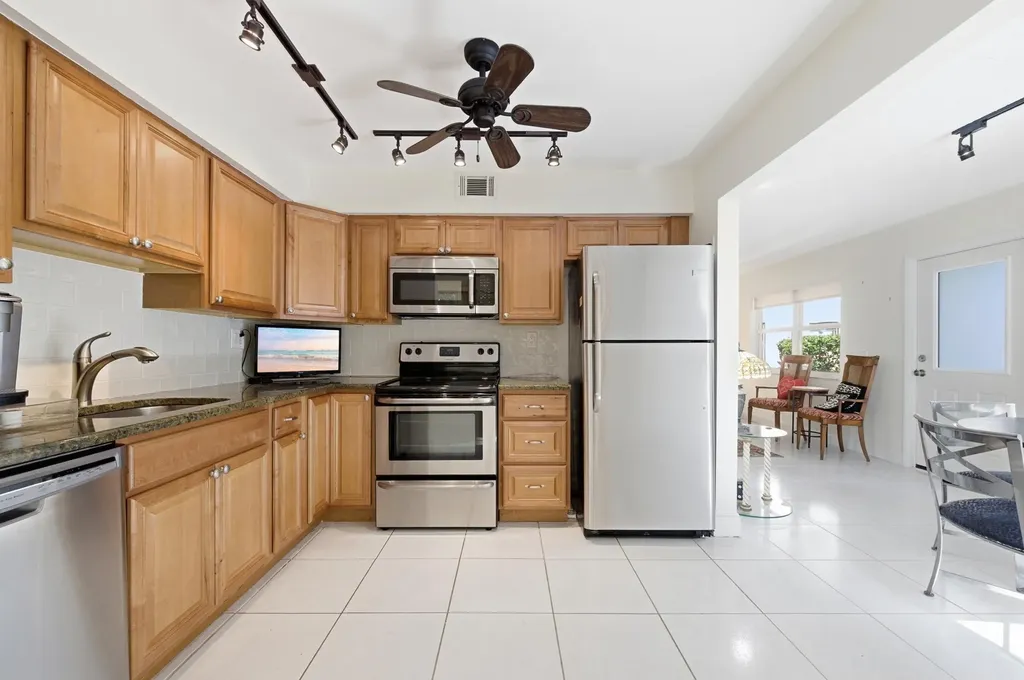 103 Piedmont C Delray Beach FL 33484