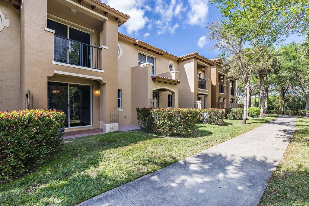 2912 Hidden Hills Road West Palm Beach FL 33411