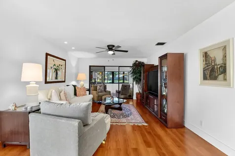 5198 Mirror Lakes Boulevard Boynton Beach FL 33472