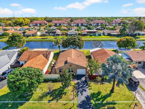 5198 Mirror Lakes Boulevard Boynton Beach FL 33472