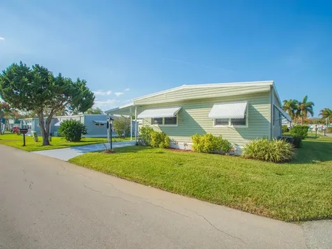 309 Ne Pinelake Village Boulevard Jensen Beach FL 34957