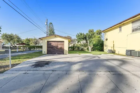 29 S D Street Lake Worth Beach FL 33460
