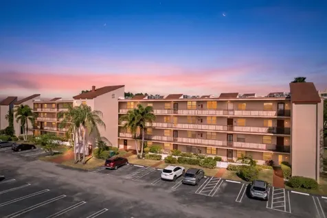 27 Abbey Lane Delray Beach FL 33446