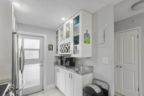 2350 Ne 14th Street Causeway Pompano Beach FL 33062