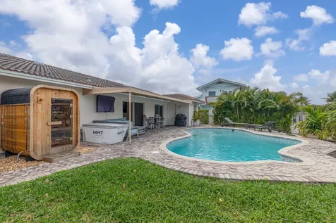 2281 SE 11th Street Pompano Beach FL 33062