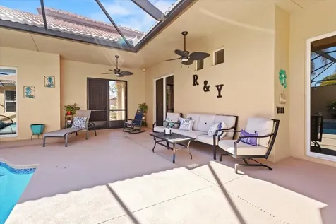814 Sw Saint Julien Court Port Saint Lucie FL 34986