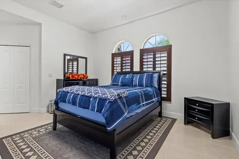 814 Sw Saint Julien Court Port Saint Lucie FL 34986