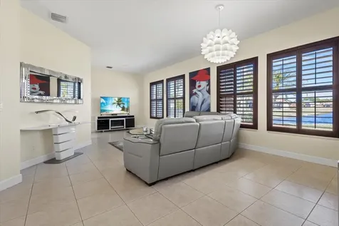 814 Sw Saint Julien Court Port Saint Lucie FL 34986