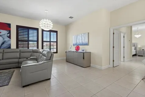 814 Sw Saint Julien Court Port Saint Lucie FL 34986