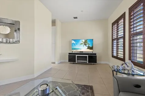 814 Sw Saint Julien Court Port Saint Lucie FL 34986