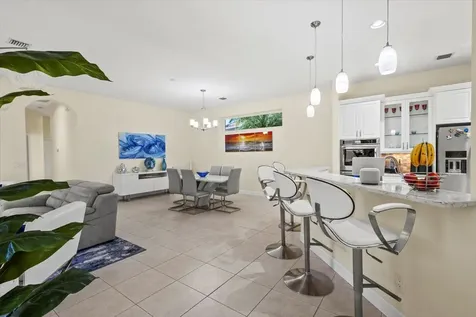 814 Sw Saint Julien Court Port Saint Lucie FL 34986