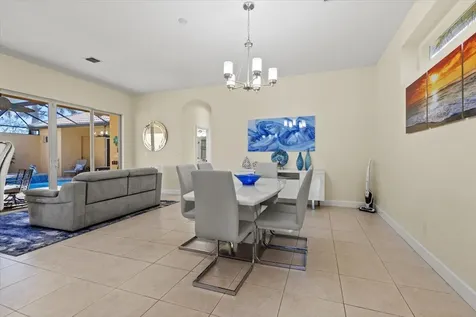 814 Sw Saint Julien Court Port Saint Lucie FL 34986