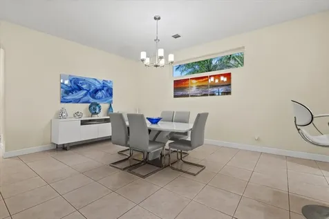 814 Sw Saint Julien Court Port Saint Lucie FL 34986